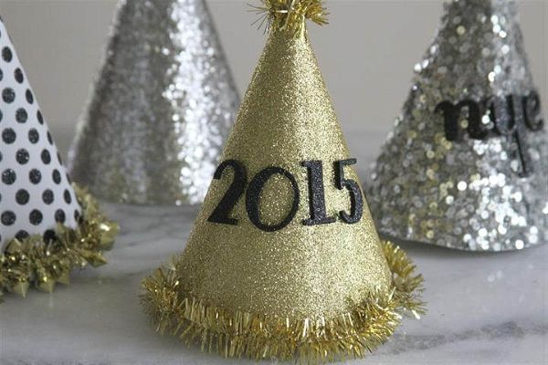 50 DIY New Year Party Hats - Quick & Easy Ideas